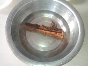 杏鲍菇蒸腊肉步骤2