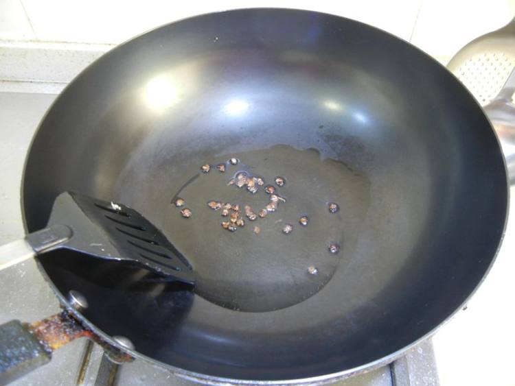腊味干锅蘑菇步骤8
