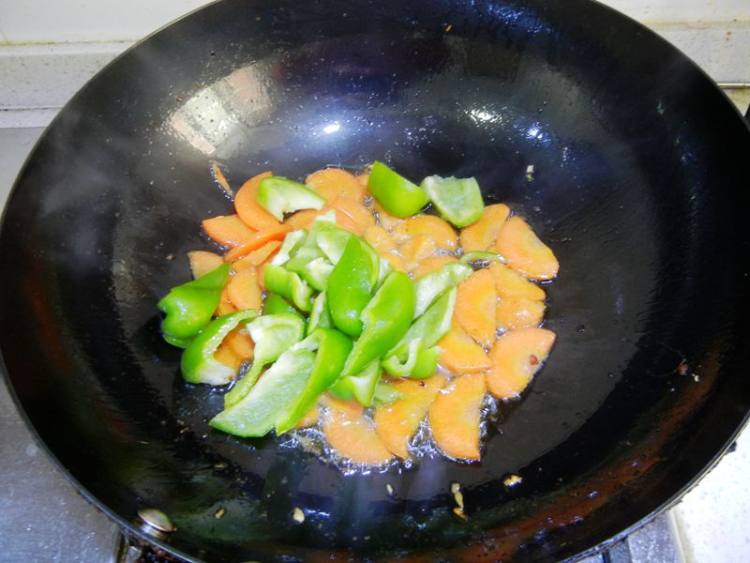 腊味干锅蘑菇步骤10