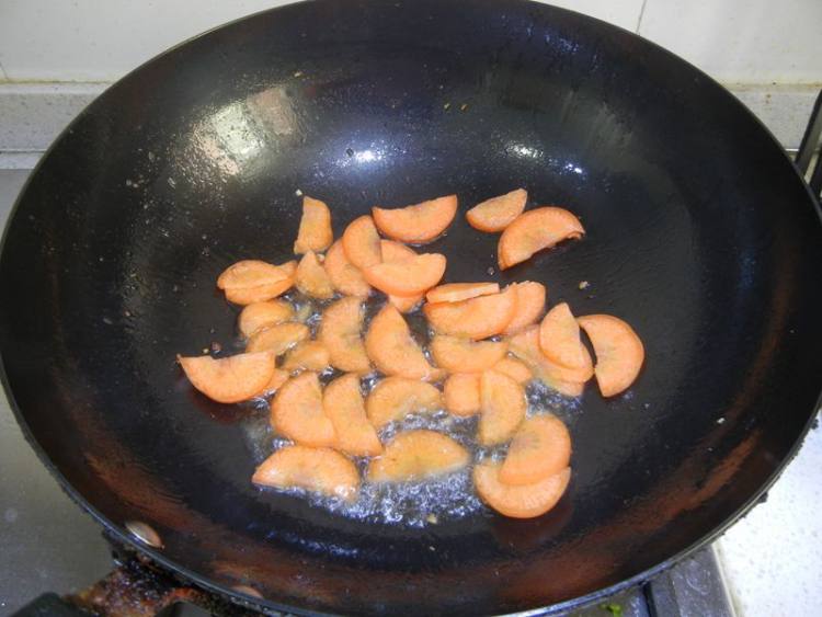 腊味干锅蘑菇步骤9
