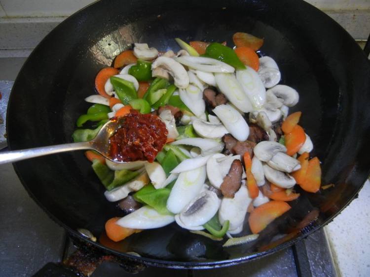 腊味干锅蘑菇步骤14