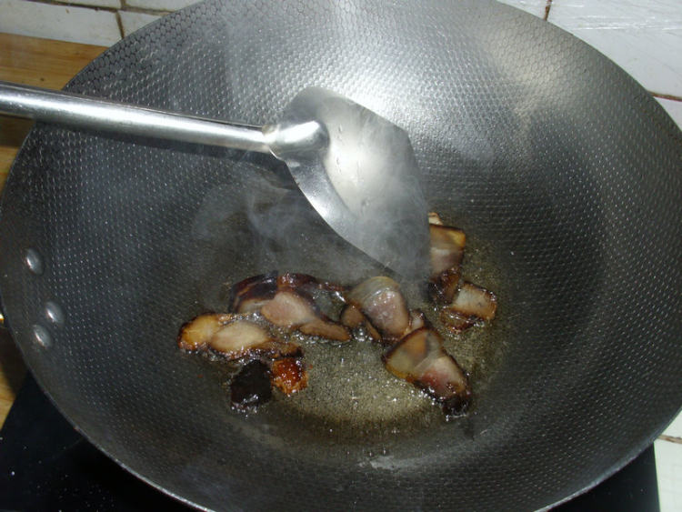 山芹炒腊肉步骤2