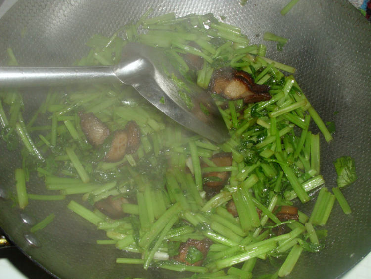 山芹炒腊肉步骤6
