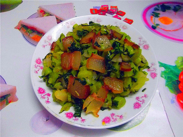 腊肉炒迟菜心梗步骤8