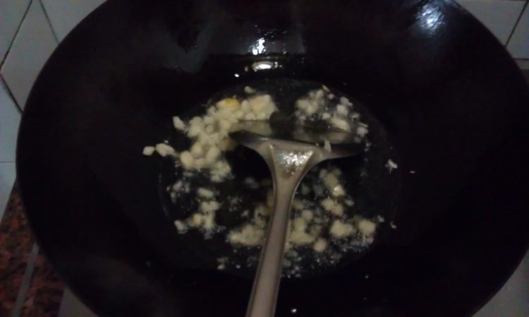 白菜烧腊肉步骤3