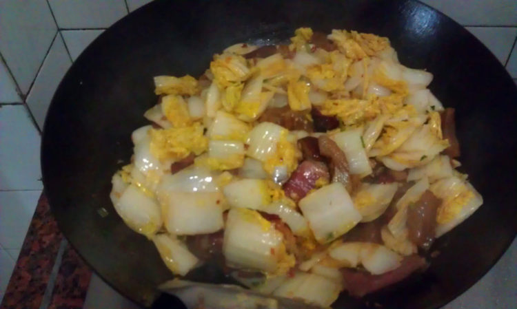 白菜烧腊肉步骤8