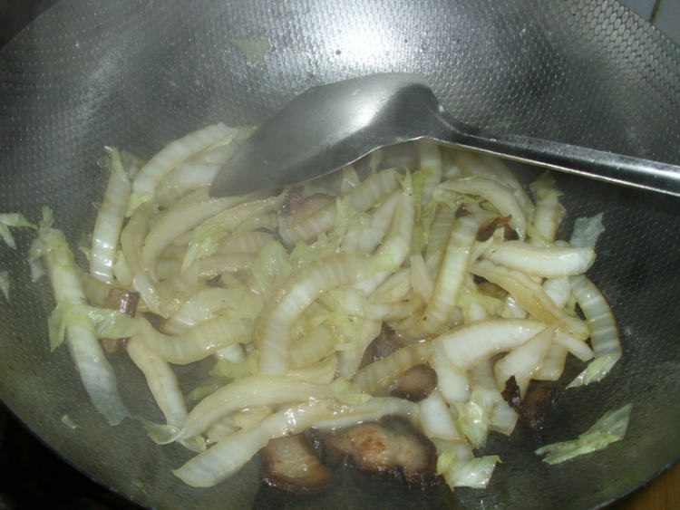 腊肉炒白菜帮步骤7