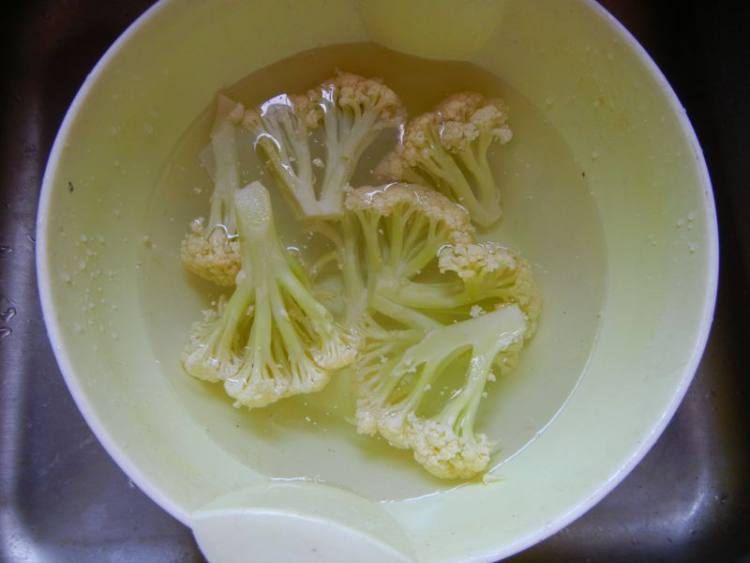 腊肉干锅花菜步骤3