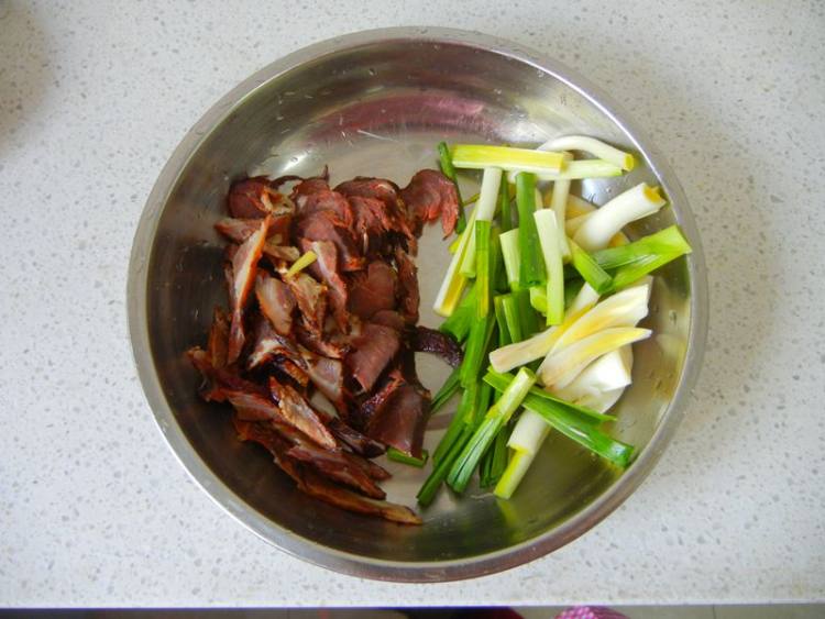 腊肉干锅花菜步骤2