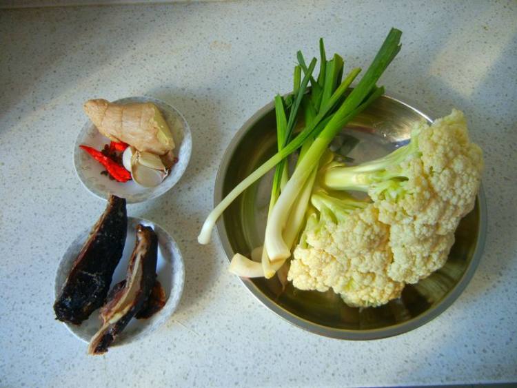 腊肉干锅花菜步骤1