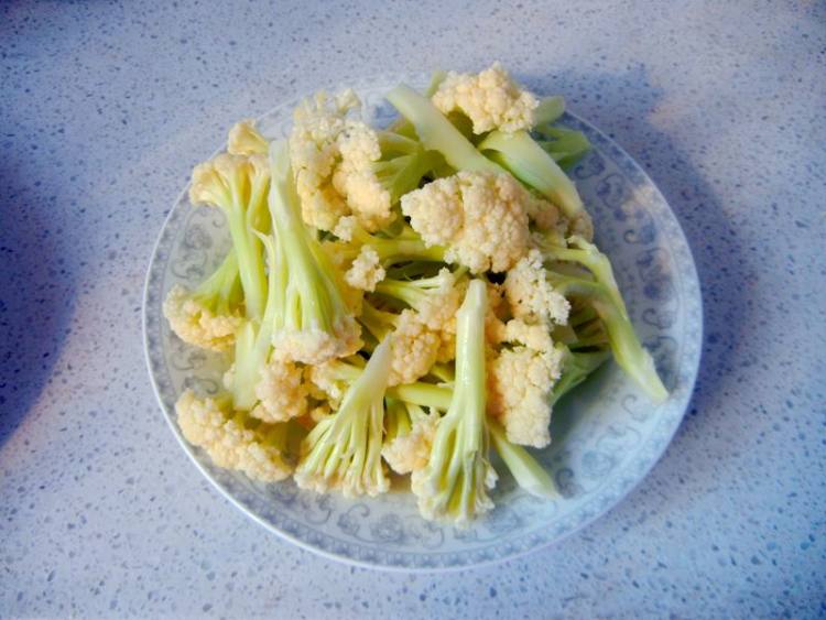 腊肉干锅花菜步骤4