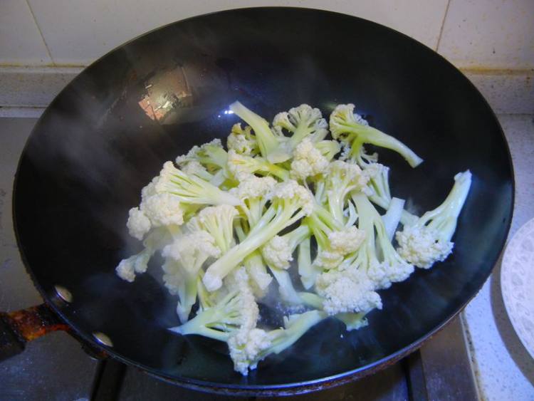 腊肉干锅花菜步骤6