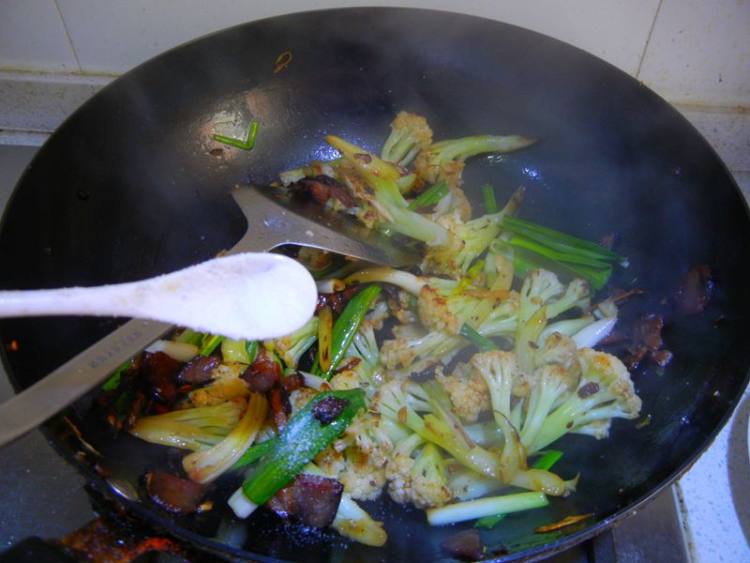 腊肉干锅花菜步骤13