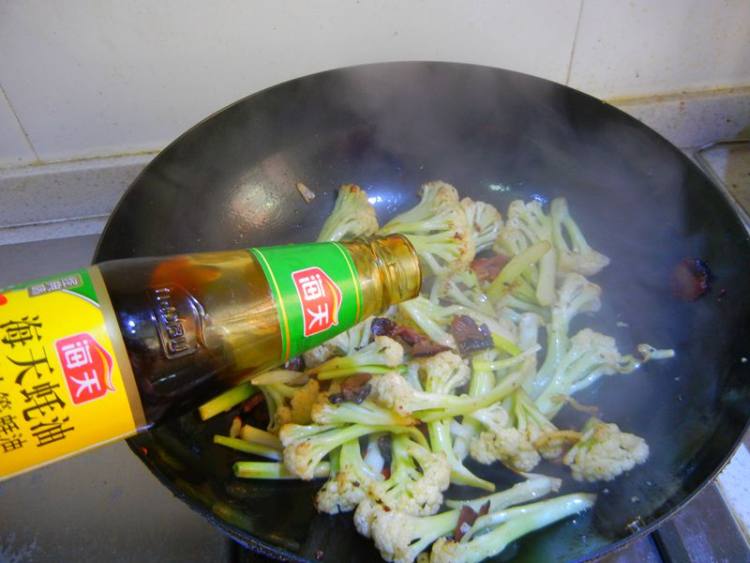 腊肉干锅花菜步骤12