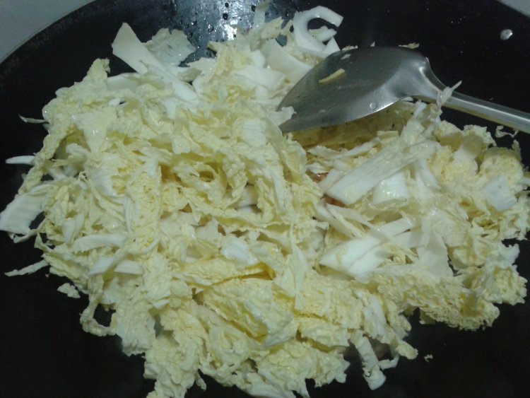腊肉炒大白菜步骤4