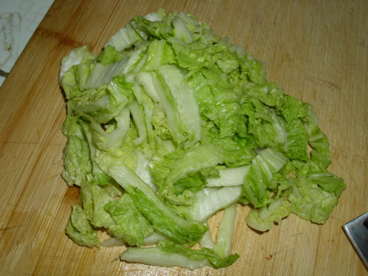 腊肉炒白菜平菇步骤2
