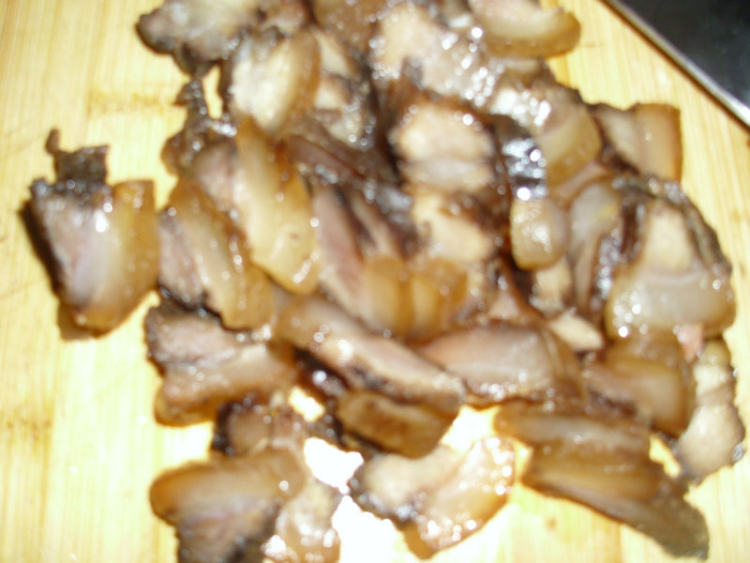 腊肉炒白菜平菇步骤4