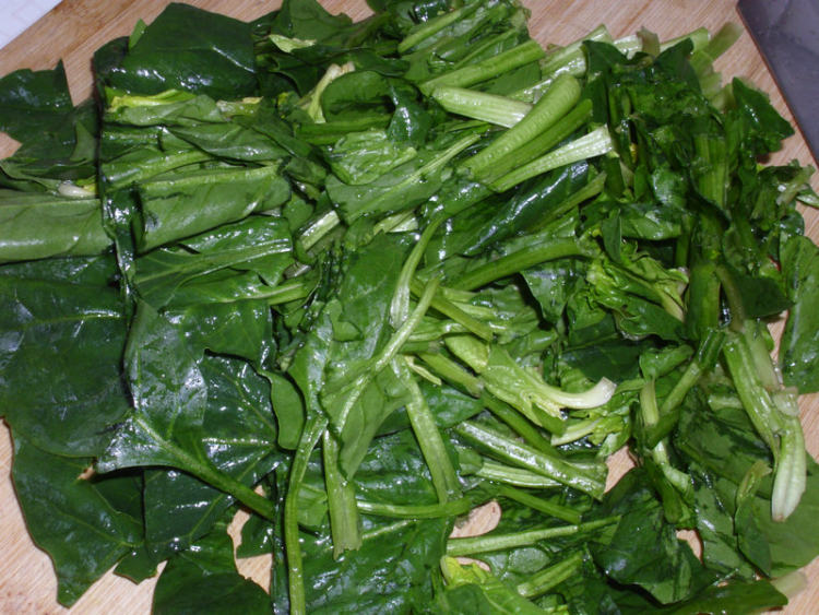 腊肉菠菜炒粉皮步骤3