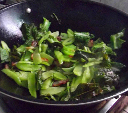 莴苣炒腊肉步骤4
