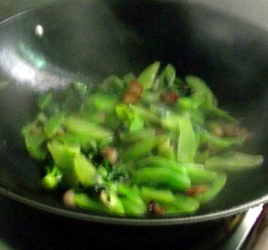 莴苣炒腊肉步骤5