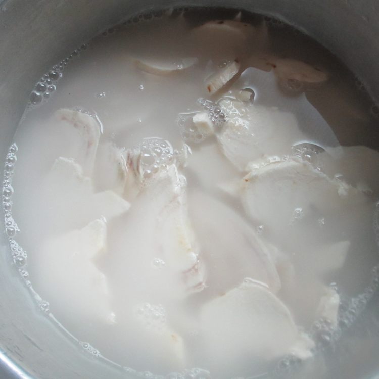 腊肉炒粉葛步骤2