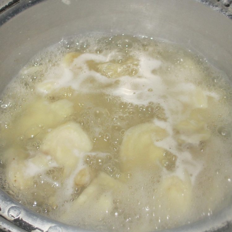 腊肉炒粉葛步骤3