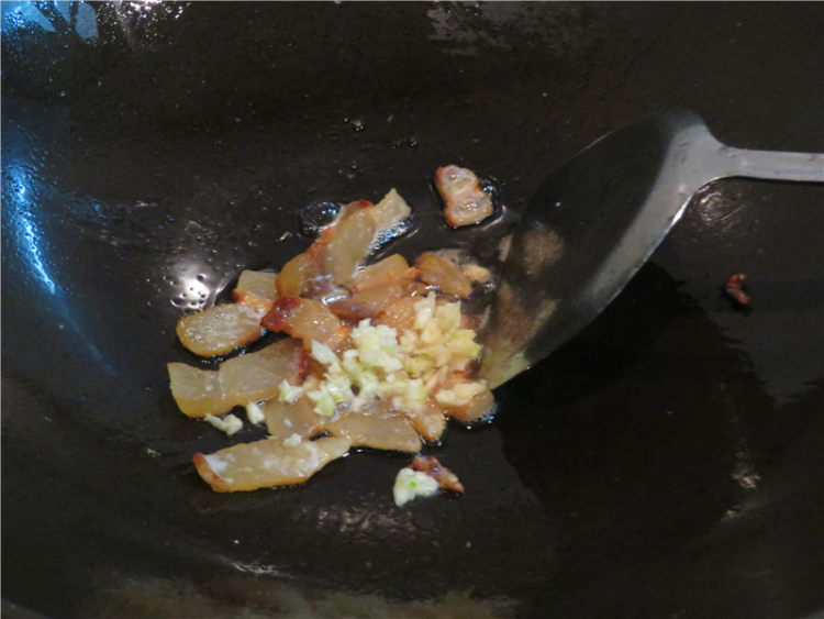 咖哩腊肉炒菜花步骤6