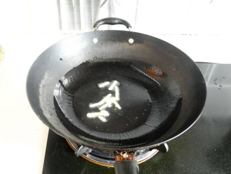 笋片炒腊肉步骤4