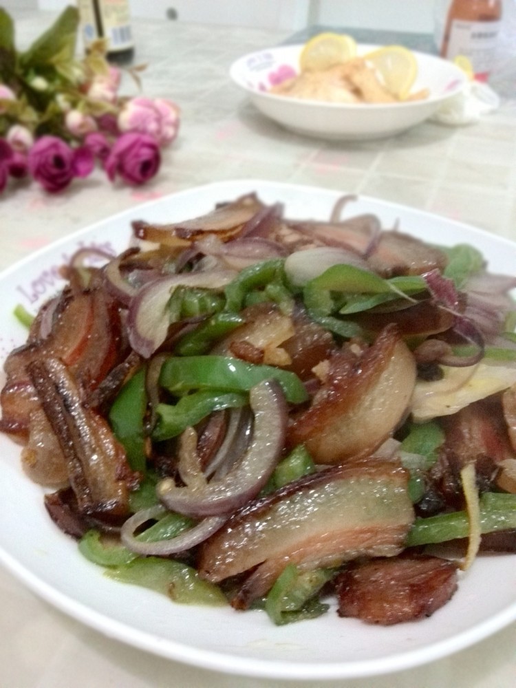 洋葱炒腊肉步骤7