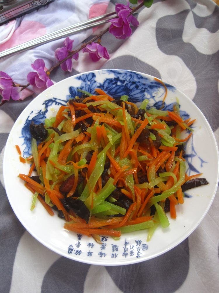 腊肉炒三丝步骤8