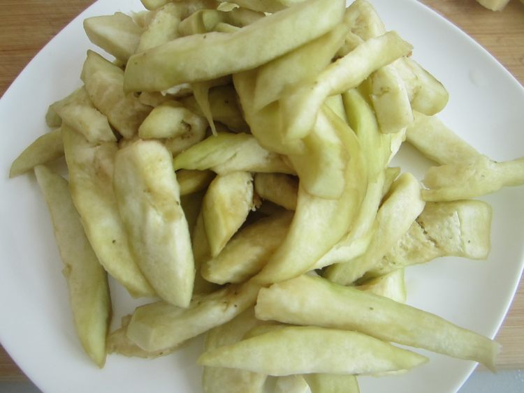 腊味烧土豆茄子步骤3