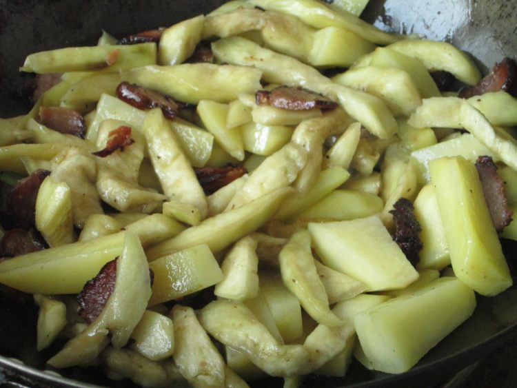 腊味烧土豆茄子步骤9