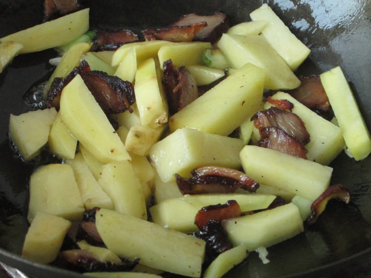 腊味烧土豆茄子步骤7