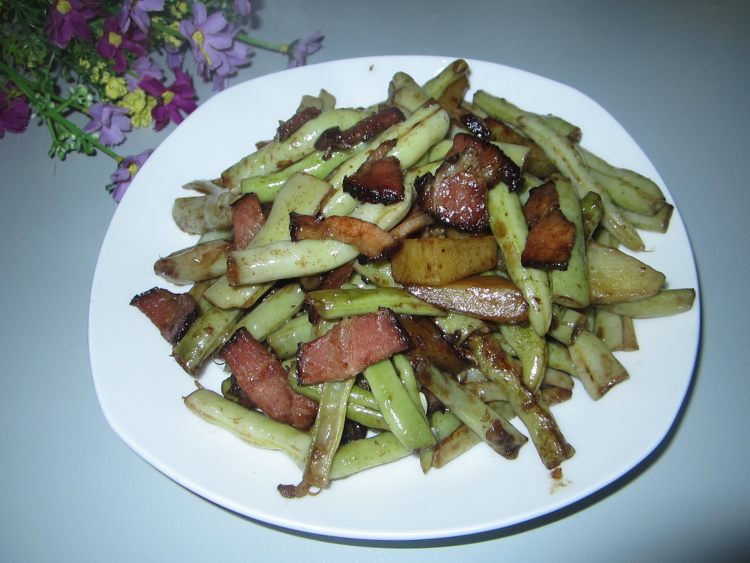 腊肉炒土豆芸豆步骤11