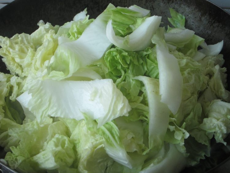 腊肉炒白菜步骤5