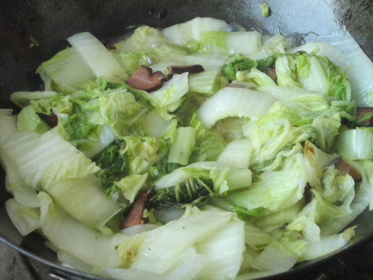 腊肉炒白菜步骤6