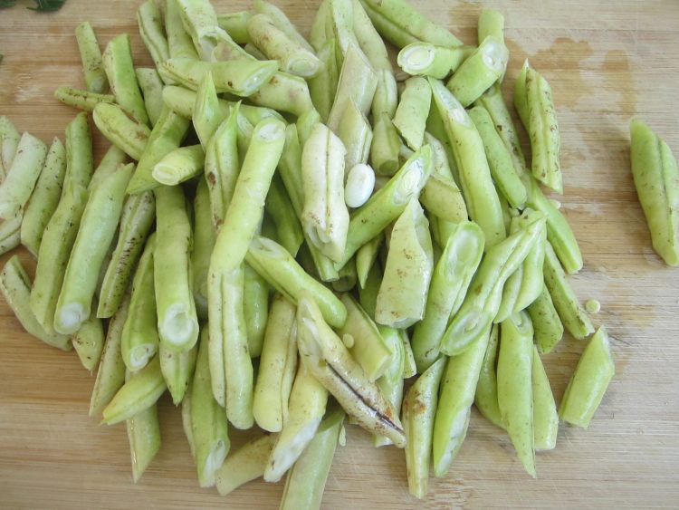 腊肉炒四季豆步骤2