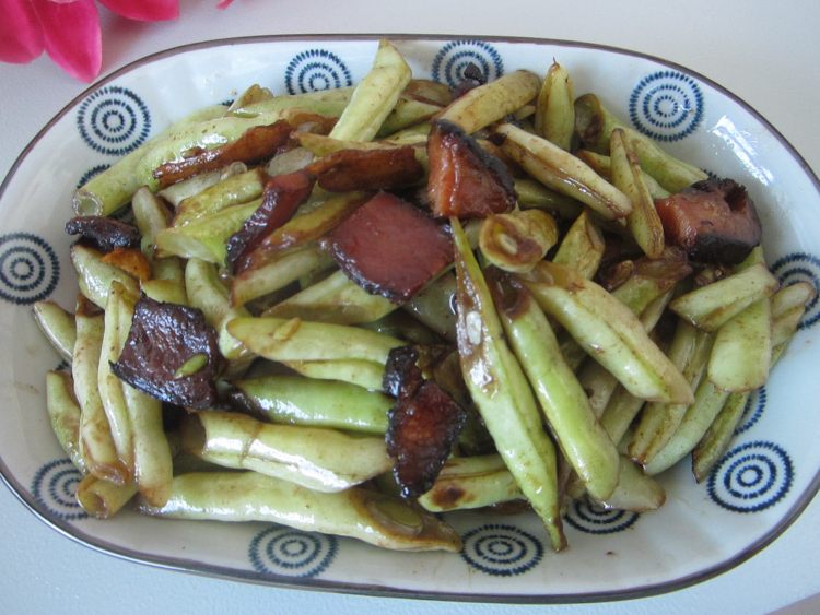 腊肉炒四季豆步骤10