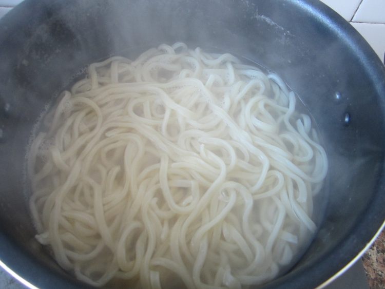 腊肉炒面步骤1