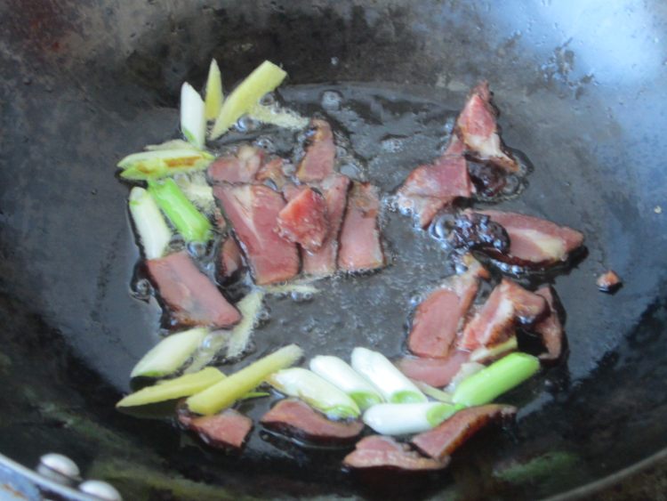 腊肉炒面步骤4