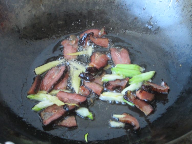 腊肉炒面步骤5