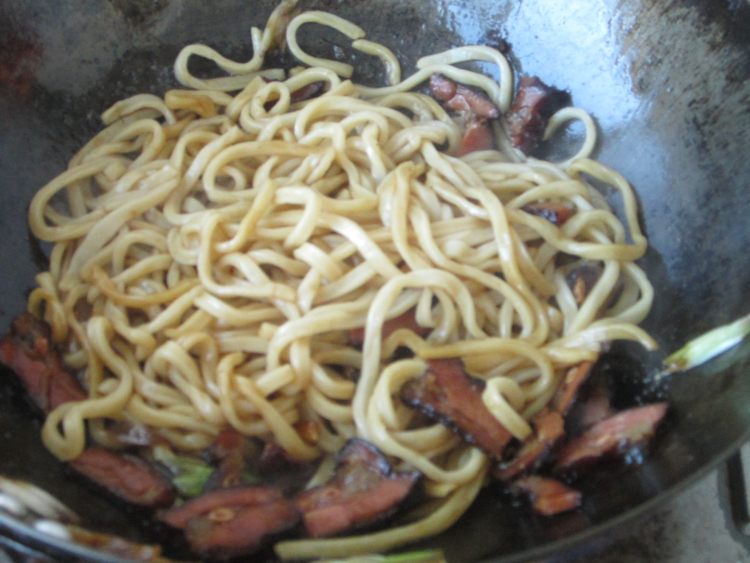 腊肉炒面步骤8
