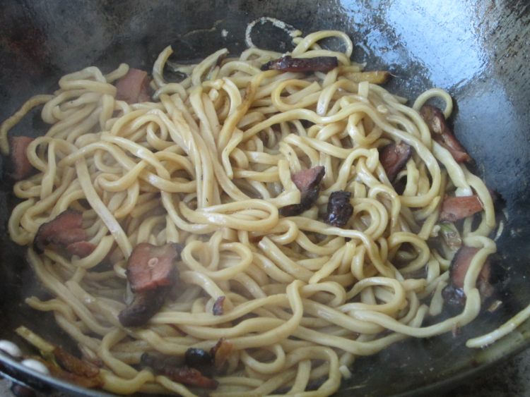腊肉炒面步骤9