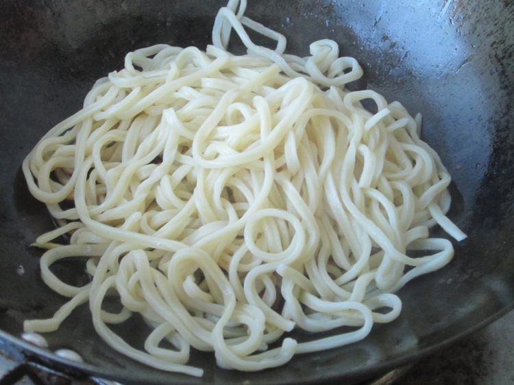 腊肉炒面步骤7