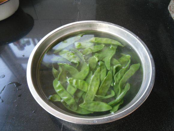 腊肉扁豆步骤4