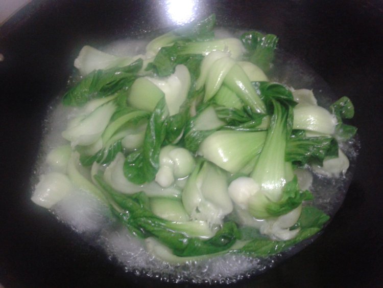 上海青炒腊肉步骤5