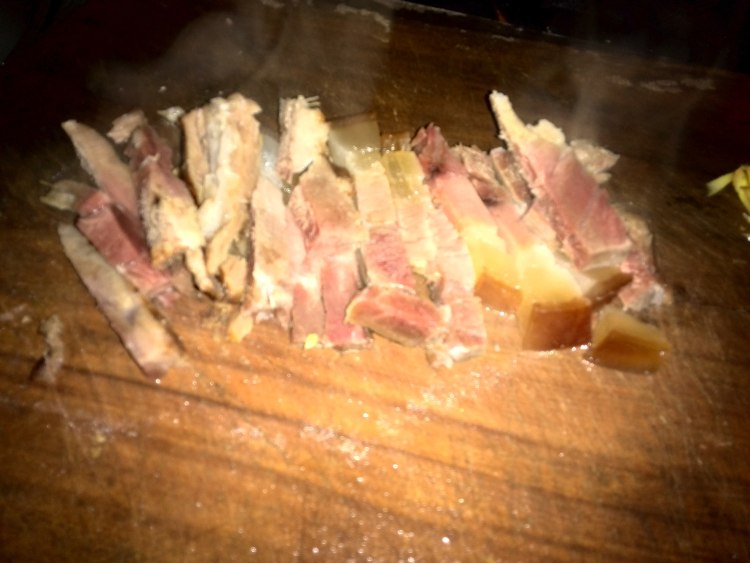 茶树菇炒腊肉丁步骤5
