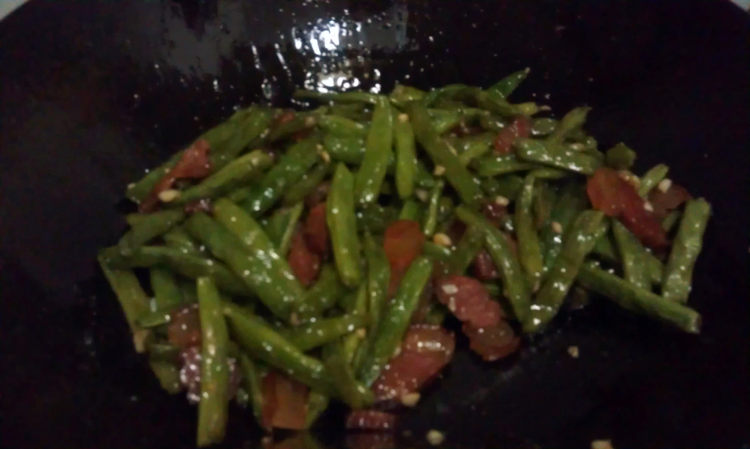 四季豆煸腊肉步骤13