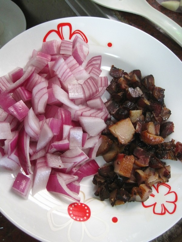 腊肉炒玉米粒步骤1