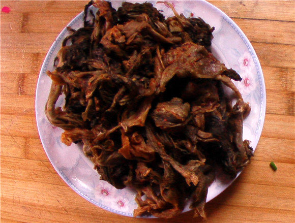腊肉丝炒盐菜步骤1